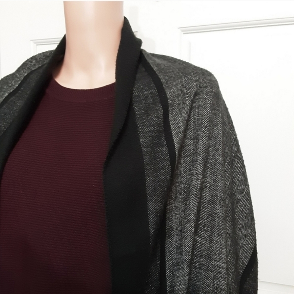 Banana Republic Scarf With Fringe - Picture 13 of 15